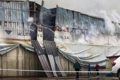 Incendio en un almacén en Molifibra, TOMÁS ALONSO