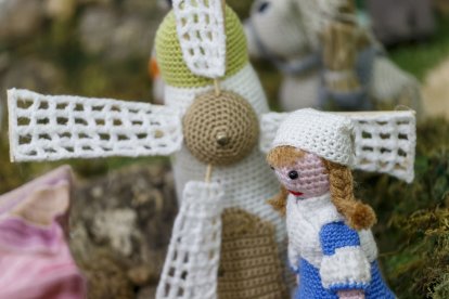 Belén de ganchillo creado por la asociación Abuelas de Gamonal. SANTI OTERO