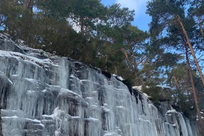 La cortina de hielo de la cueva de Covarnantes en Burgos. AURELIO ANDRÉS