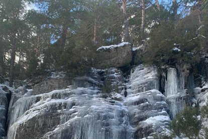 La cortina de hielo de la cueva de Covarnantes en Burgos. AURELIO ANDRÉS