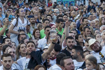 Público en el arranque de las fiestas de San Pedro. SANTI OTERO