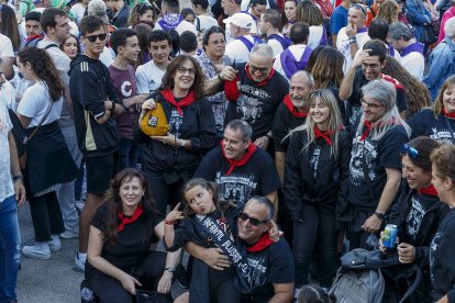 Público en el arranque de las fiestas de San Pedro. SANTI OTERO