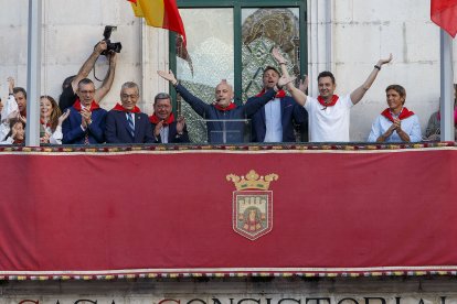 Calero levantando el ánimo de la multitud. SANTI OTERO