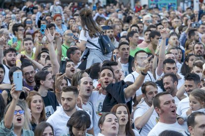 Público en el arranque de las fiestas de San Pedro. SANTI OTERO