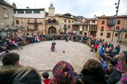 Danza del Escarrete, Fiesta de Interés Turístico Regional, en Poza de la Sal (Burgos).