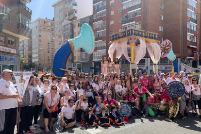 La Peña Real y Antigua de Gamonal está de aniversario. Cumplen 60 desde que se fundó la agrupación. Corría el año 1962. Mes de abril. Y este año se celebró por todo lo alto. Tienen 250 socios con un 