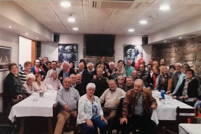 La Sociedad Unión Artesana se constituyó en el año 1908 . Desde entonces ha tenido cuatro domicilios siendo en la actualidad en Plaza Virgen del Manzano, n°12. Están hermanados con la 