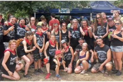 Peña Blusas del Metal. Surge en 2020 aunque forman parte de Metal Castellae que nació en 2016. Cuenta con 154 socios y persigue desarrollar actividades con la música como hilo conductor. Es participante activo de actos festivos como la Cabalgata, este año prometen sorpresas, y en todas las actividades tradicionales. Buscan dar un nuevo color a estos actos promulgando su lema: metal y tradición. Tienen su sede en Blanca de Castilla,2