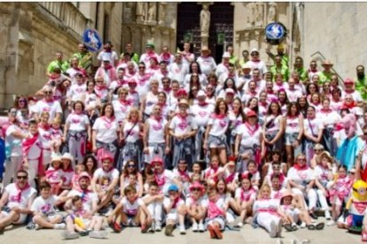 Peña San Vicente de la Ventilla. Fundada en 1978 cuenta con más de 300 socios. Tiene su sede en la plaza Vista Alegre del barrio de la Ventilla. Participan en todos los actos de los San Pedros, habiendo obtenidos primeros premios en las carrozas y el buen yantar. También participan en los carnavales dando un toque de música, baile y color. El resto del año se celebran diversas actividades como la alubiada, fiestas De la Peña, la fiesta de Halloween para niños y mayores.... Pero su seña de identidad es la preparación de las morcillas por nuestros socios  el día del parral.