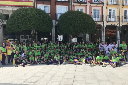 Peña Los Julianitos. La iniciativa surge en mayo de 2008 cuando un grupo de jóvenes del barrio de San Julián buscaban una asociación joven para 