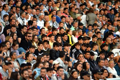 La afición en El Plantío en el derbi Burgos CF vs CD Mirandés en El Plantío. FOTOS: © ECB / TOMÁS ALONSO