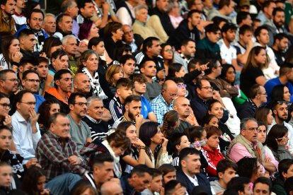 La afición en El Plantío en el derbi Burgos CF vs CD Mirandés en El Plantío. FOTOS: © ECB / TOMÁS ALONSO