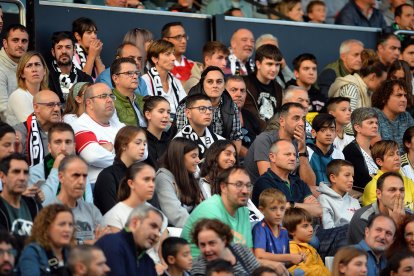 La afición en El Plantío en el derbi Burgos CF vs CD Mirandés en El Plantío. FOTOS: © ECB / TOMÁS ALONSO
