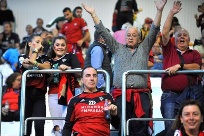 La afición en El Plantío en el derbi Burgos CF vs CD Mirandés en El Plantío. FOTOS: © ECB / TOMÁS ALONSO