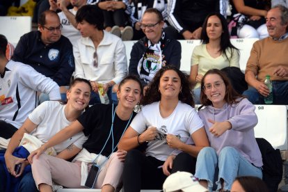 La afición en El Plantío en el derbi Burgos CF vs CD Mirandés en El Plantío. FOTOS: © ECB / TOMÁS ALONSO