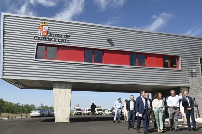 La consejera de Movilidad y Transformación Digital, María González Corral, visita el Centro de Conservación de Carreteras de Olmillos de Sasamón