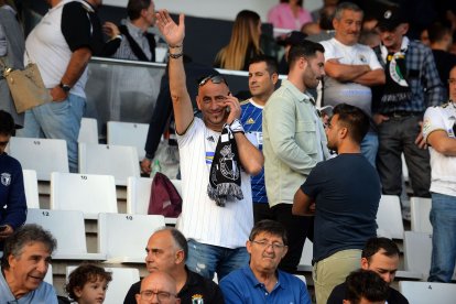 La afición en El Plantío en el derbi Burgos CF vs CD Mirandés en El Plantío. FOTOS: © ECB / TOMÁS ALONSO