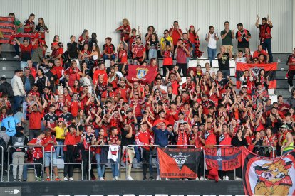 La afición en El Plantío en el derbi Burgos CF vs CD Mirandés en El Plantío. FOTOS: © ECB / TOMÁS ALONSO