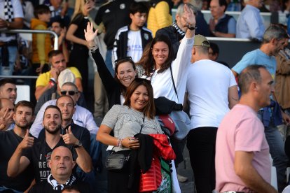La afición en El Plantío en el derbi Burgos CF vs CD Mirandés en El Plantío. FOTOS: © ECB / TOMÁS ALONSO