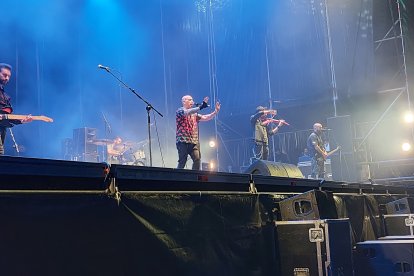 Cronómetrobudú, en el escenario de la plaza de Santa Teresa. L. G. L.