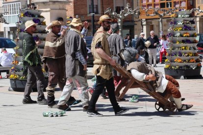 La Bulla de los Cadenas. Como siempre, los desarrapados que acompañan al traidor más famoso de la historia se esmeraron en buscar aliados para su causa.