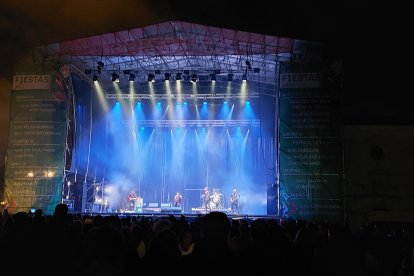 Cronómetrobudú, en el escenario de la plaza de Santa Teresa. L. G. L.