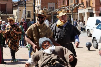 La Bulla de los Cadenas. Como siempre, los desarrapados que acompañan al traidor más famoso de la historia se esmeraron en buscar aliados para su causa.
