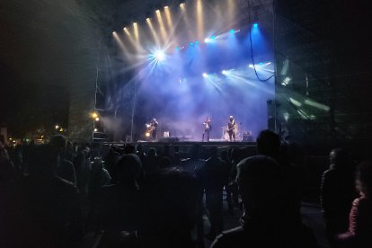 Cronómetrobudú, en el escenario de la plaza de Santa Teresa. L. G. L.