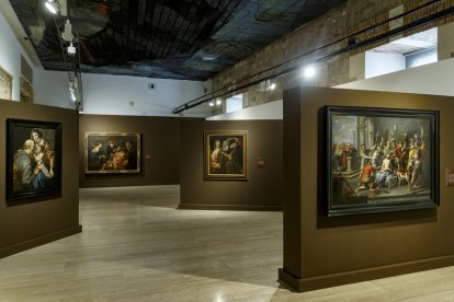 Exposición 'Bajo el árbol del paraíso' en el Cultural Cordón. SANTI OTERO