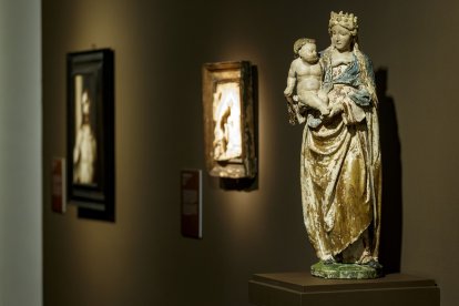 Exposición 'Bajo el árbol del paraíso' en el Cultural Cordón. SANTI OTERO