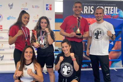 Alba Iglesias (arriba izda.) consiguió la medalla de bronce y Lucía Alzate (a su lado) se llevó el trofeo a la mejor deportista junior.
