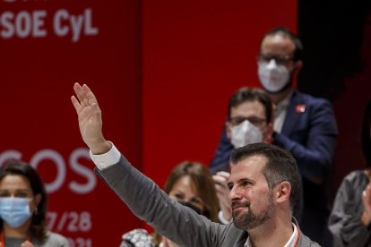 Luis Tudanca saluda a los asistentes al 14º Congreso. SANTI OTERO