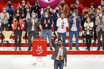 Luis Tudanca saluda a los asistentes al 14º Congreso. SANTI OTERO