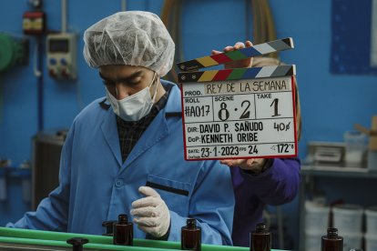 Nacho Sánchez, al comienzo de una toma en la fábrica de Cervezas Virtus.