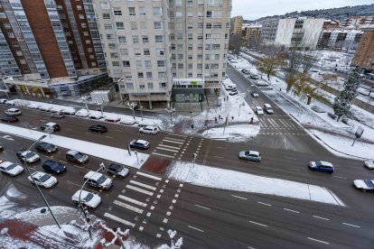 Tráfico normalizado en la confluencia de la avenida de Cantabria y Reyes Católicos. SANTI OTERO