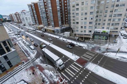 Tráfico normalizado en la avenida de Cantabria. SANTI OTERO