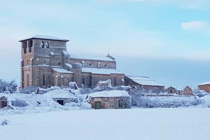 Espectacular vista de la iglesia de Santiago de Villamorón. AMIGOS DE VILLAMORÓN