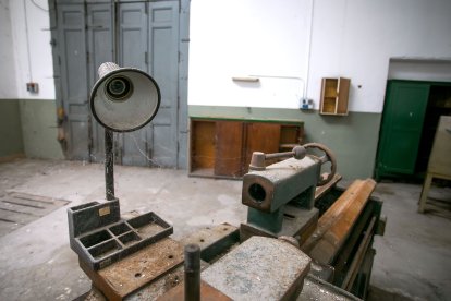 Interior de uno de los talleres de la antigua Comandancia de Obras del Ejército de Tierra. FOTOS: © ECB / TOMÁS ALONSO