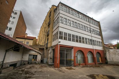Antaño esa parcela ocupó la Comandancia de Obras del Ejército de Tierra. FOTOS: © ECB / TOMÁS ALONSO
