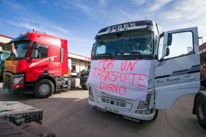 El transporte se moviliza por la subida del combustible. TOMÁS ALONSO