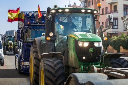 El transporte se moviliza por la subida del combustible. TOMÁS ALONSO