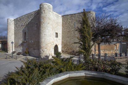 Castillo de Cabia-Casa Fuerte de los Rojas. TOMÁS ALONSO