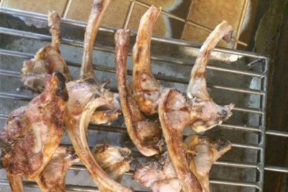 Las chuletillas del Ciprés son una auténtica delicia. Pablo Palomero es el gerente de esta empresa familiar.