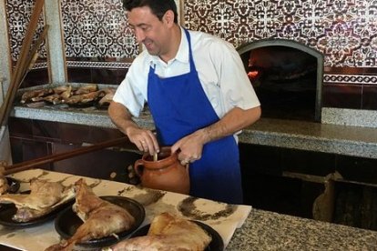 Cristóbal en su restaurante El Nazareno de Roa