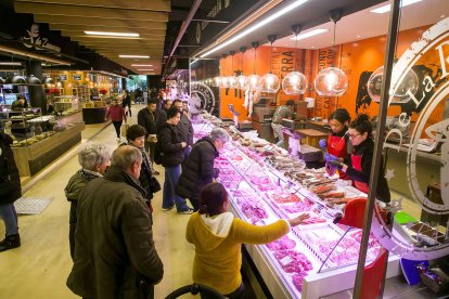 La carnicería, a tope. TOMÁS ALONSO