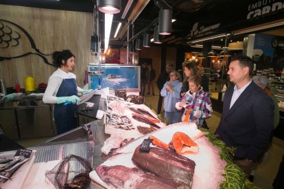 En la pescadería. TOMÁS ALONSO