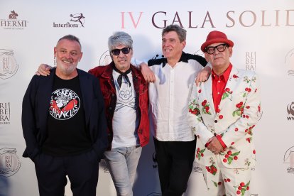 El polifacético Pablo Carbonell junto a Manuel España (La Guardia), Javier Ojeda (de Danza Invisible, que saca disco ahora) y José Corbacho, que presentó la gala.