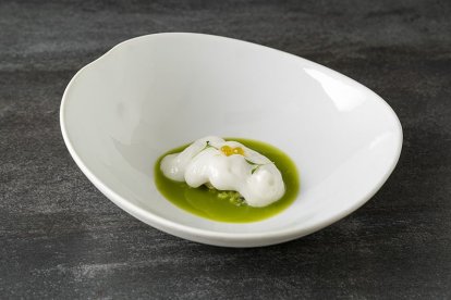 Ostra con aguachile y manzana.