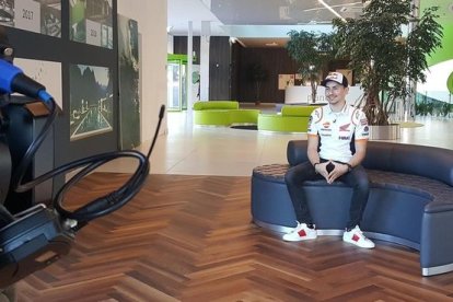 Jorge Lorenzo, durante la grabación de la primera entrevista que concede como piloto Repsol-Honda.