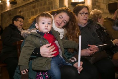 Instante de la celebración de la Misa de la Luz en la Real y Antigua de Gamonal. TOMÁS ALONSO